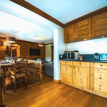 Apartment Renove Avec Balcon, Skis Aux Pieds, Wifi A Le Lavachet - Fr-1-502-359 *