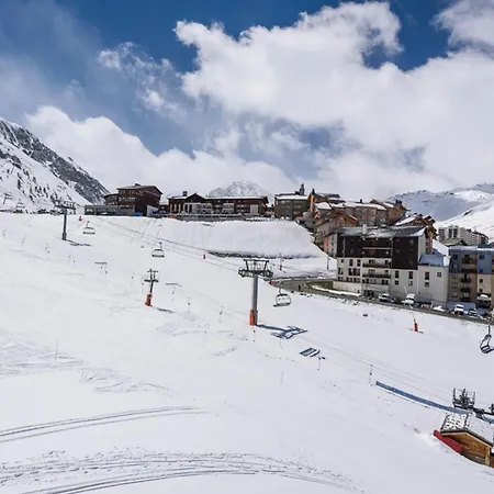 Apartment Renove Avec Balcon, Skis Aux Pieds, Wifi A Le Lavachet - Fr-1-502-359